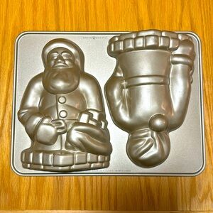 Nordic Ware Vintage Santa Claus Cake Pan 10 Cups 2.4 Liter Christmas Mold 3D